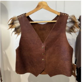 Chaleco Andorra Cuero con apliques de plumas